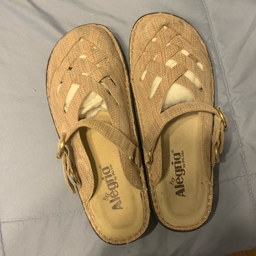 Alegria clogs